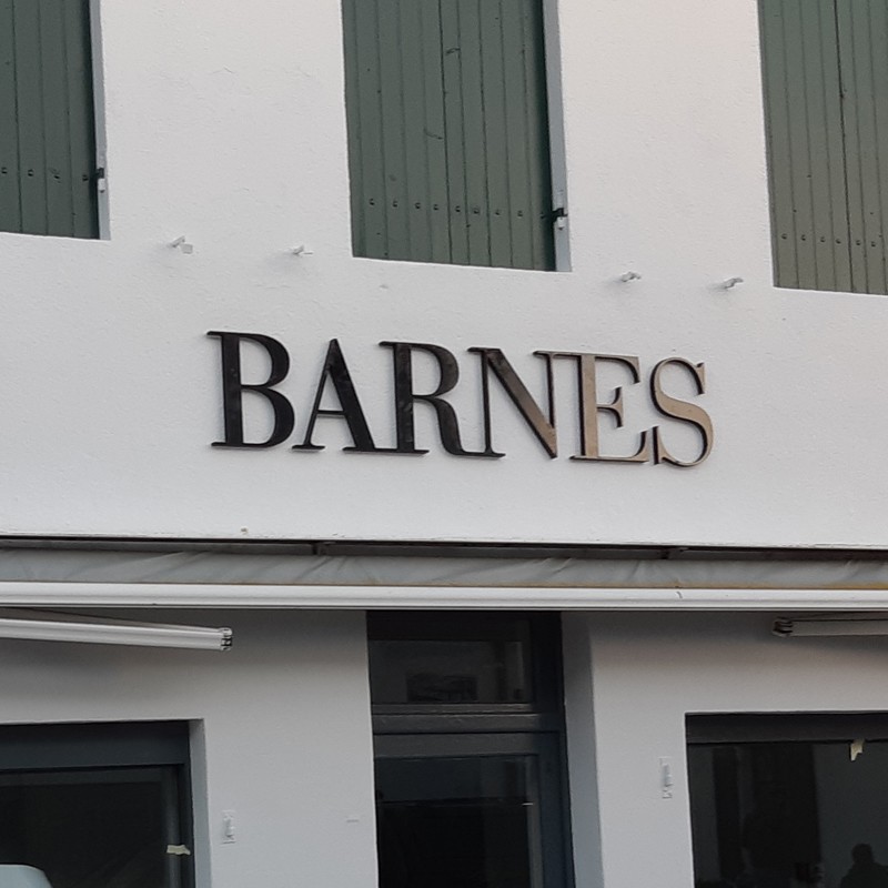 Barnes Enseigne PVC épaisseur 19 mm teinté sur face avant et chants