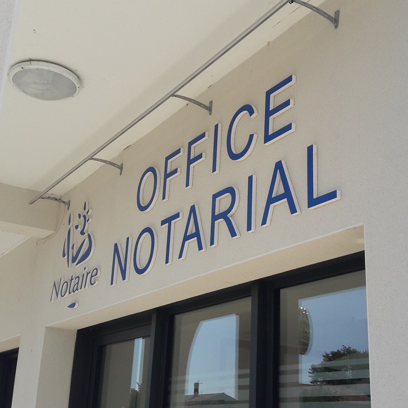 Office Notarial Enseigne PVC épaisseur 19 mm teinté sur face avant et chants brut
