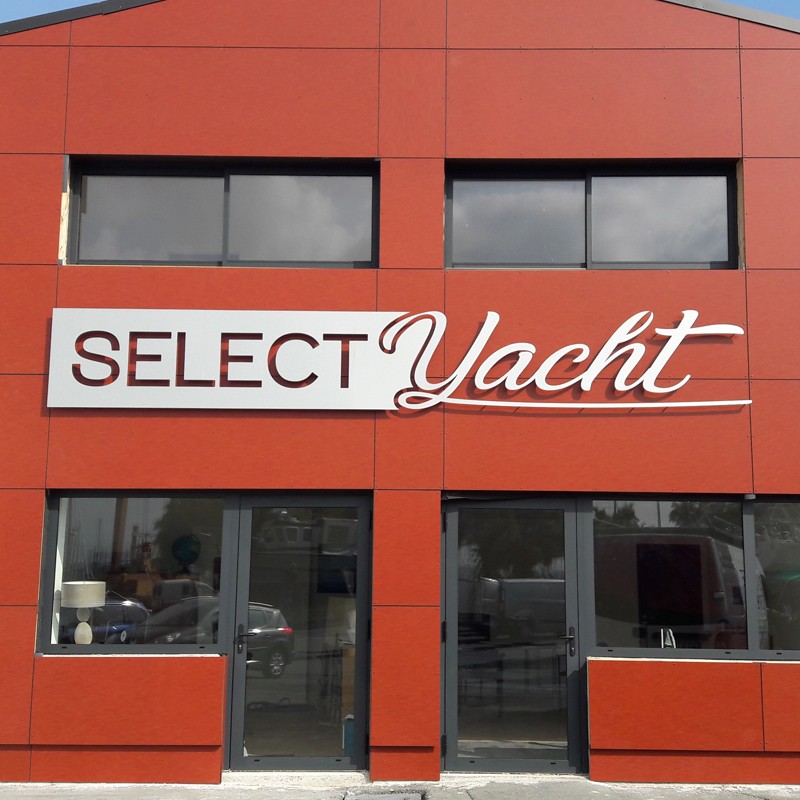 Select Yacht en dibond lettres découpées moitié pochoir