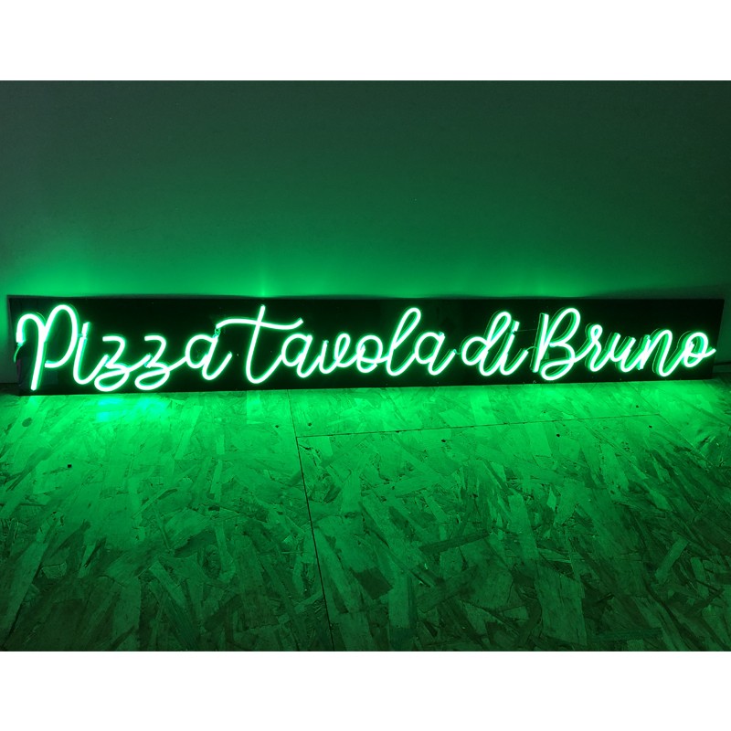 Enseigne Néon LED vert Pizza Tavola di Bruno plexiglas noir découpe rectangle