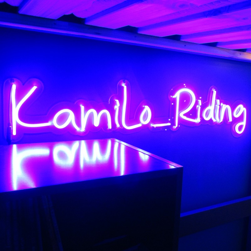 Enseigne Néon LED Bleu Logo et plexiglas transparent découpe à la forme, Kamilo_Riding