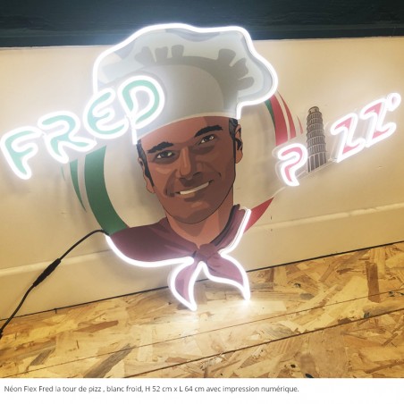 FRED LA TOUR DE PIZZ, néon flex blanc froid, impression numérique sur face avant