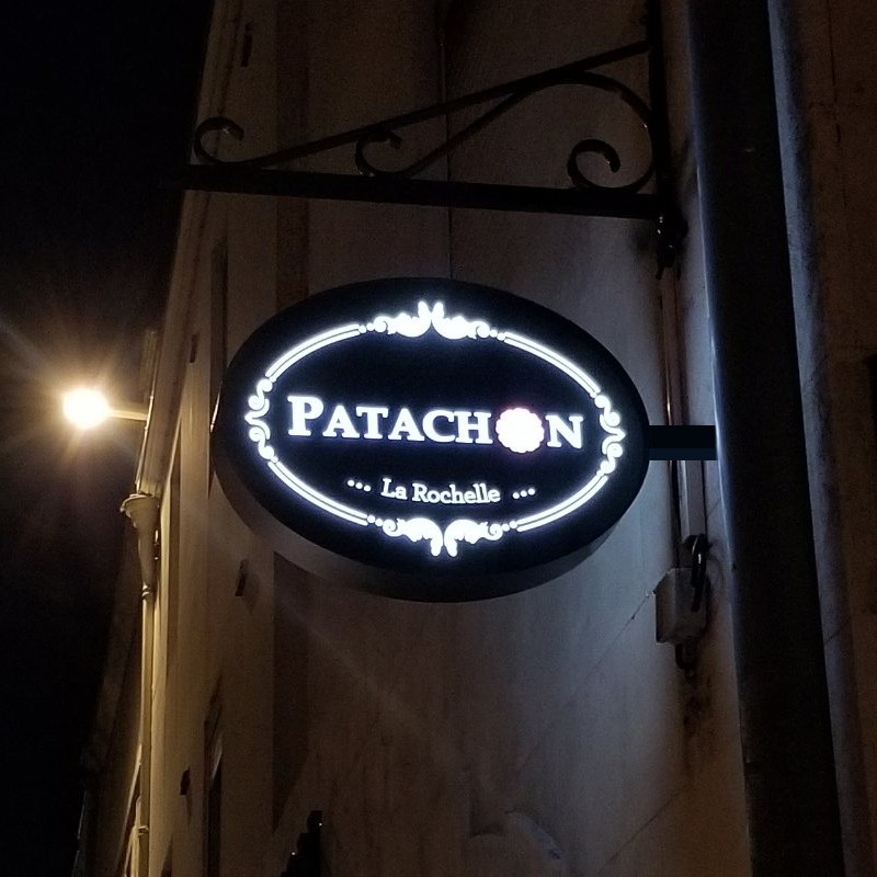 Enseigne Drapeau Lumineuse ovale Plexiglas Diffusant