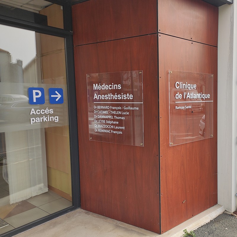 Enseigne personnalisable plaque professionnelle pour médecin, avocat et entreprises