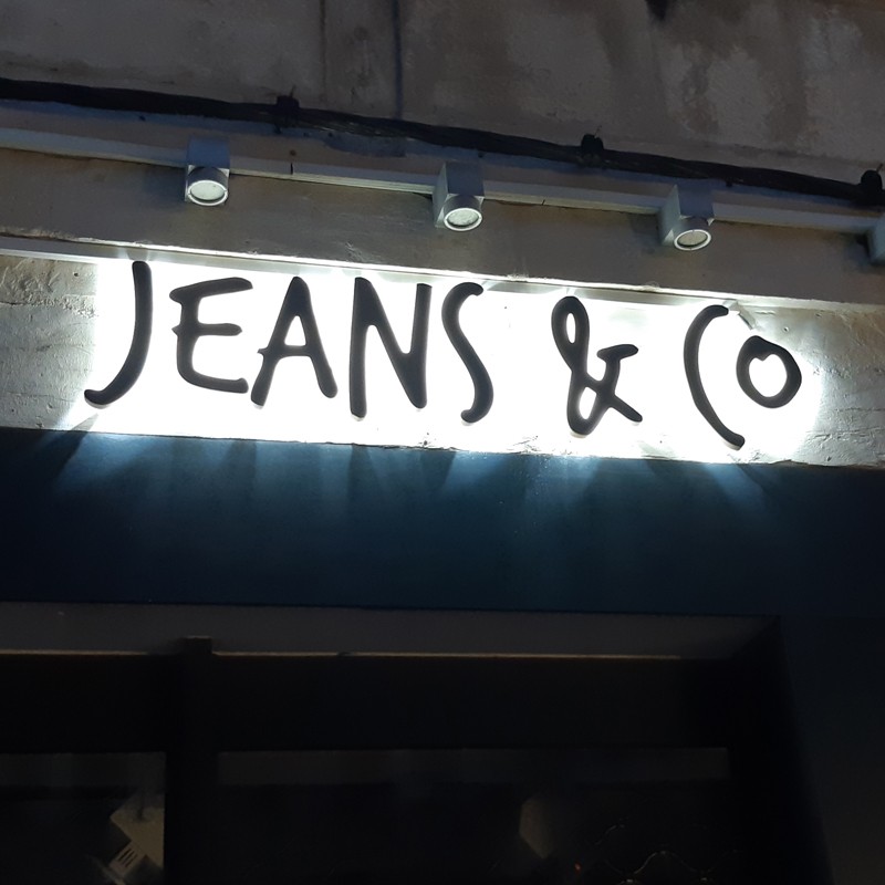 Jeans & Co enseigne lettres PVC 19 mm led lumineuse en rétroéclairage