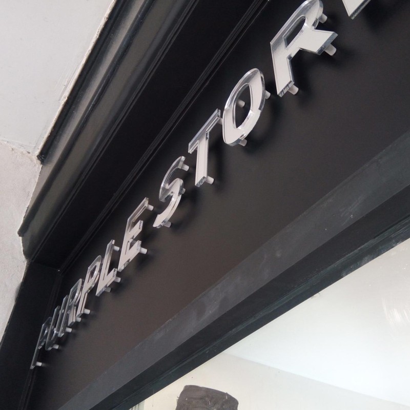 Purple store enseigne Plexiglas translucide dos adhésif argent effet miroir