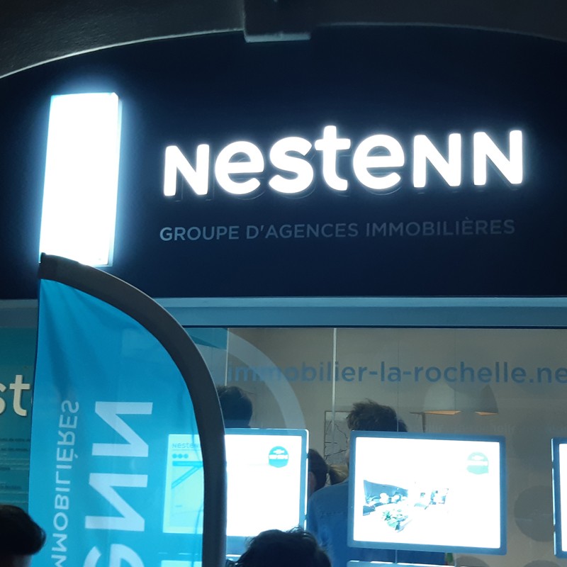 Enseigne Logo Nestenn plexiglas diffusant lumineux face avant