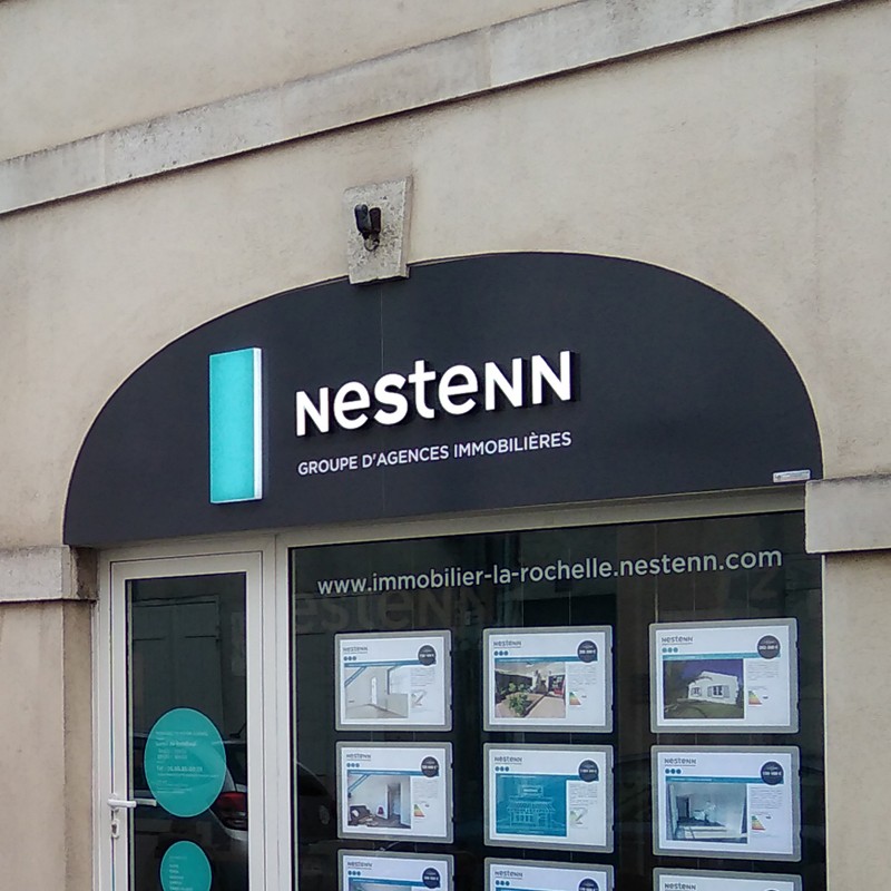 Enseigne Logo Nestenn plexiglas diffusant lumineux face avant