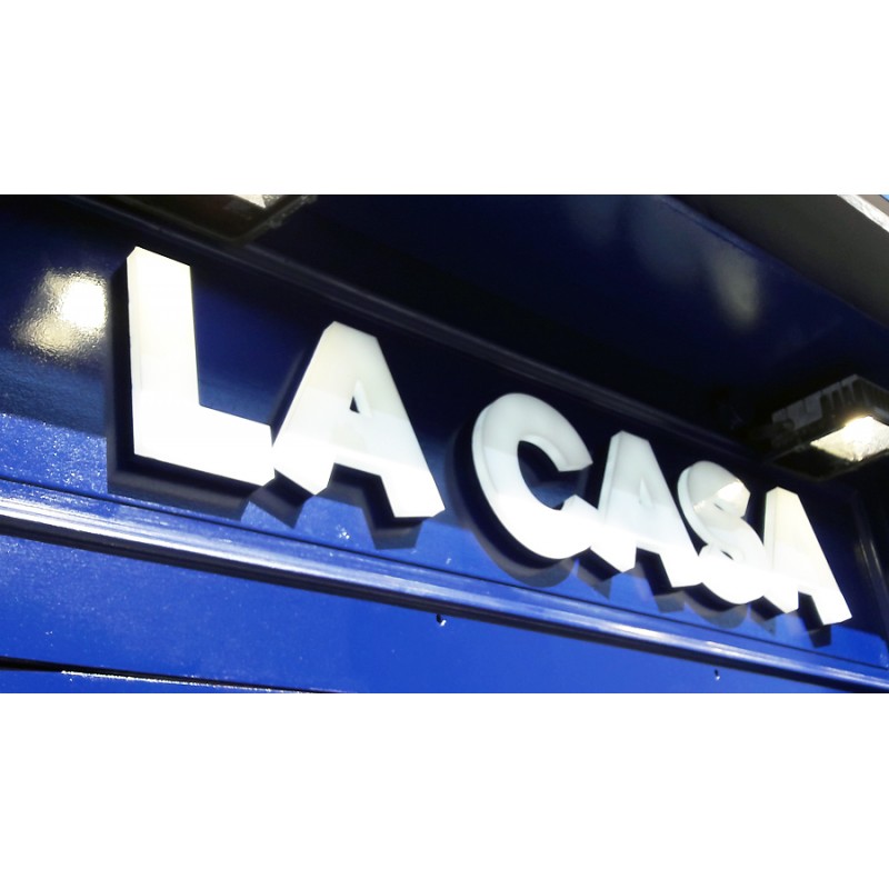 Enseigne La CASA logo lumineux en Plexiglass chants et face avant