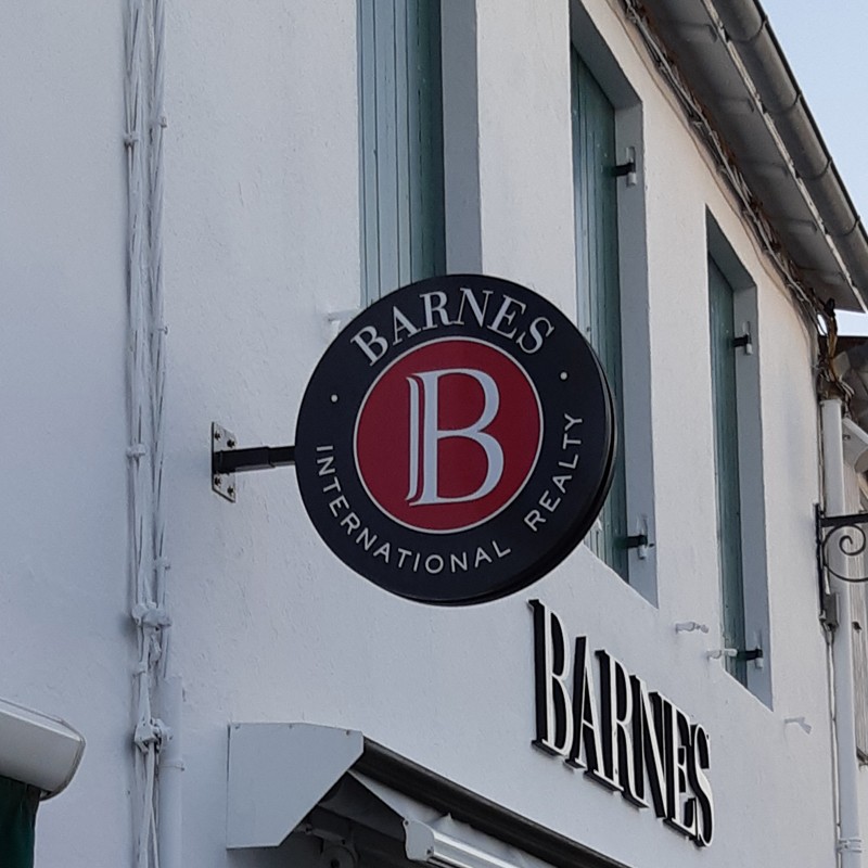 Enseigne drapeau PVC ronde magasin Barnes